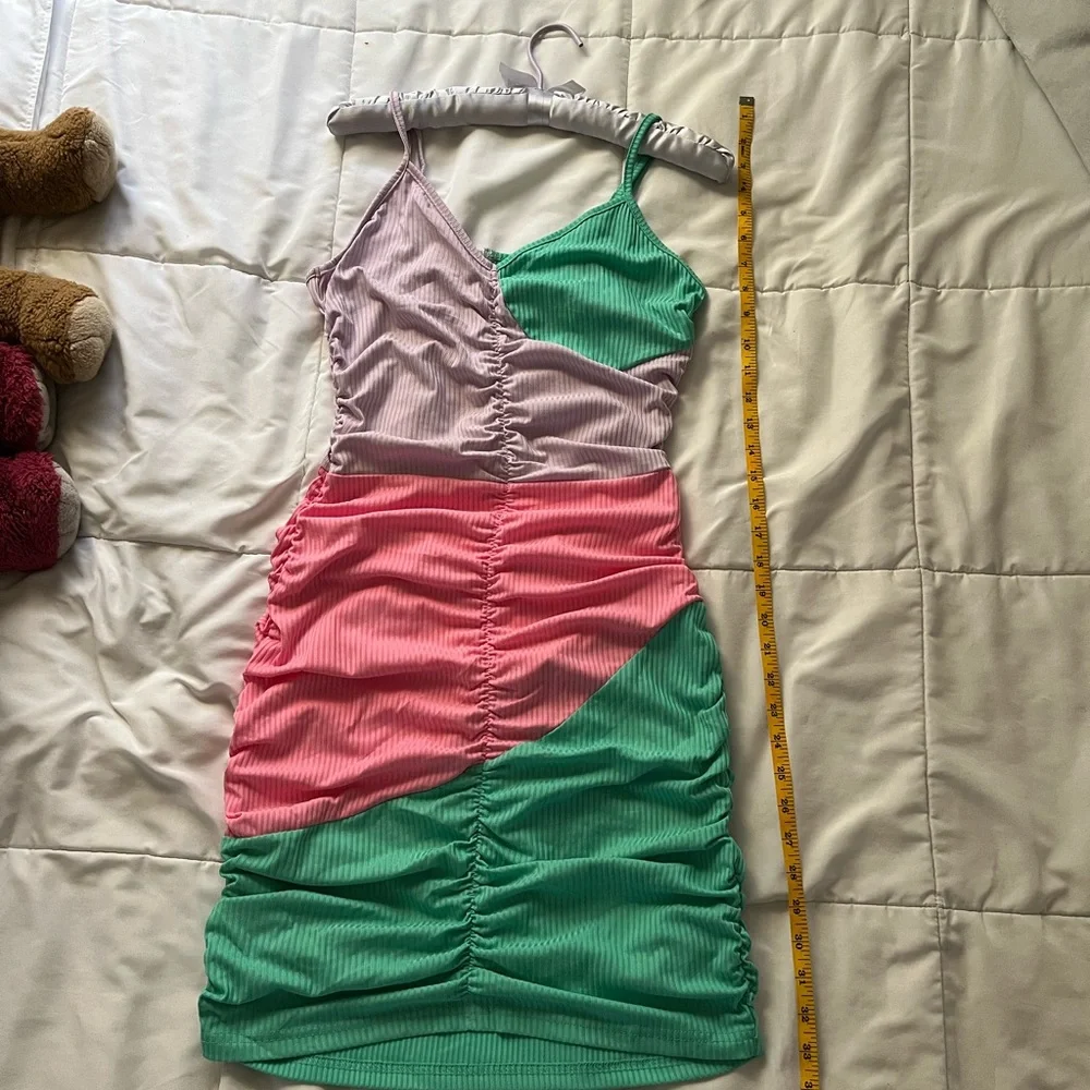 Colorblock Ruched Dress - Picture 3 of 7